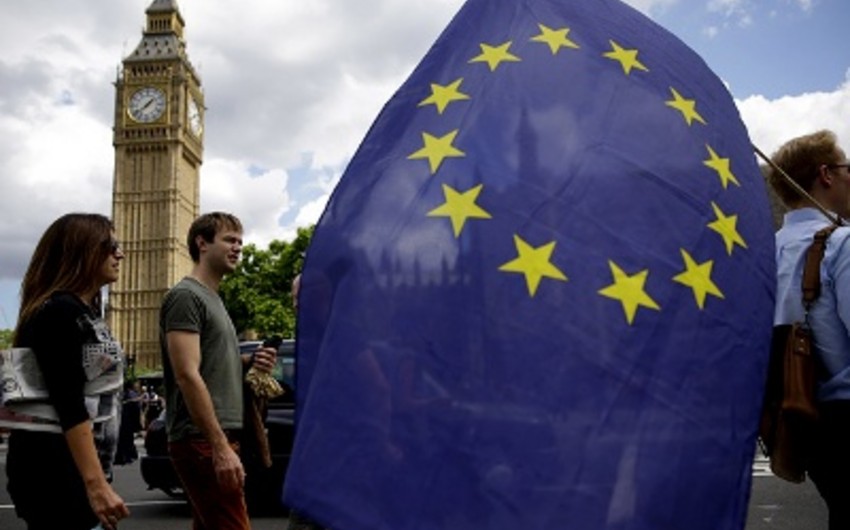 Petition urging second EU referendum reaches half a million signatures in the UK