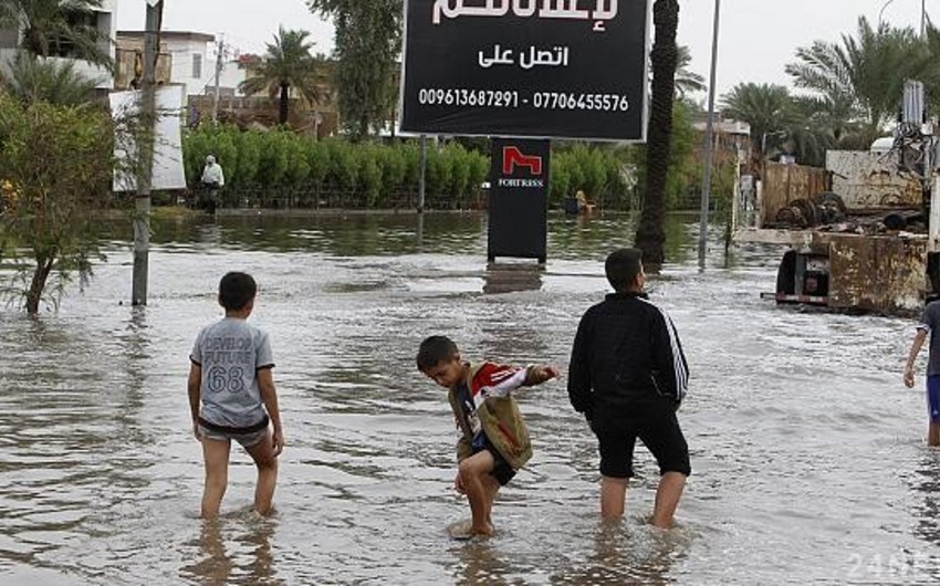 ​Беженцы в лагерях в Багдаде страдают от мощного наводнения