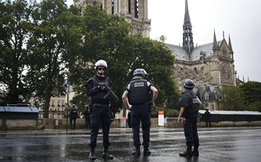 Парламент Франции продлил чрезвычайное положение в стране до 1 ноября