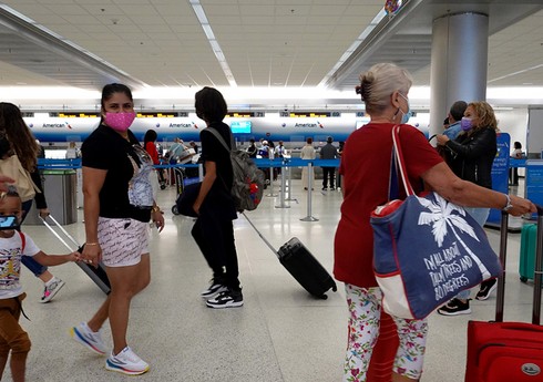 США открывают границы для полностью привитых от коронавируса туристов