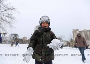 Снизилась посещаемость некоторых школ на фоне снега в Баку