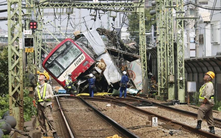 Tokyo train carriages derail as quake hits area, injuring several people