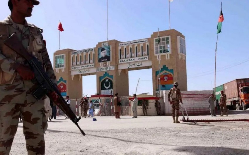 Afghan border guard kills 2 at Pakistan border 