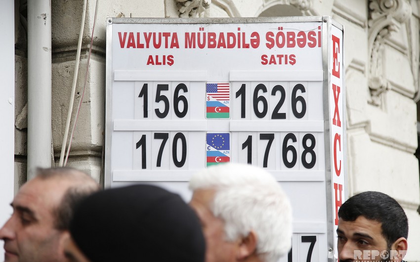 Продажа долларов в обменниках Баку ограничена - ФОТОРЕПОРТАЖ