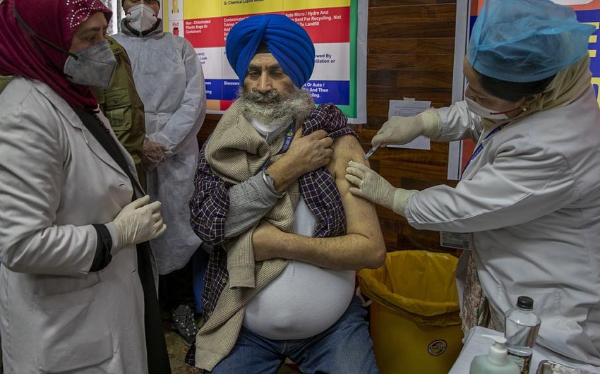 Пенсионер из Индии 12 раз привился от коронавируса