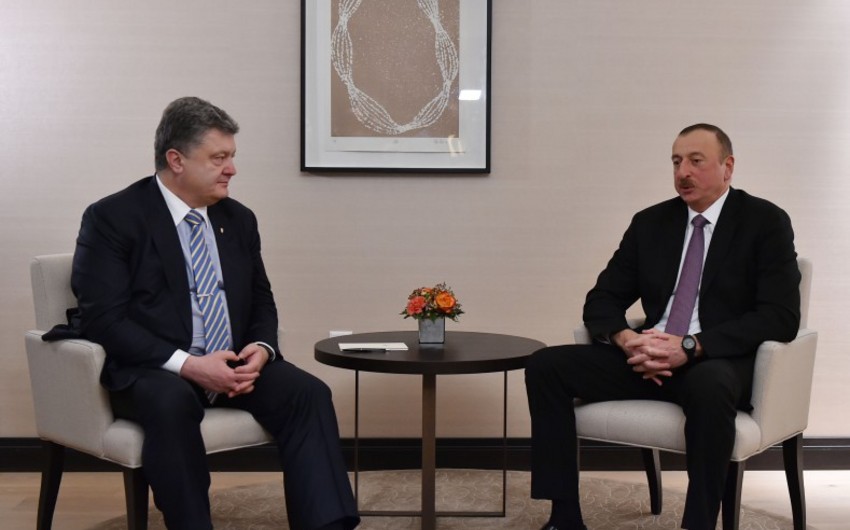 Президенты Азербайджана и Украины обсудили подготовку визита Порошенко в Баку