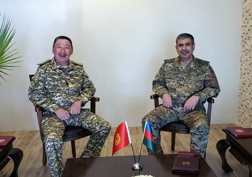 Министры обороны Азербайджана и Кыргызстана встретились в Измире