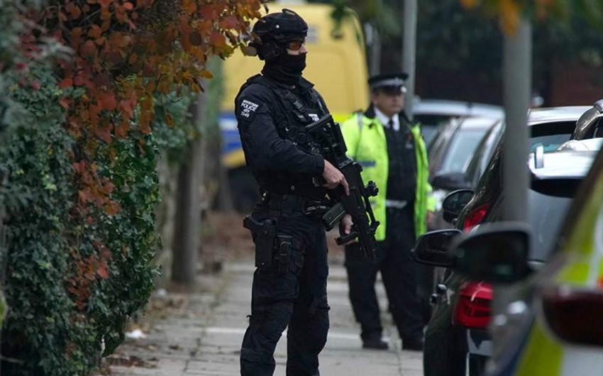 В Англии задержали троих подозреваемых во взрыве машины