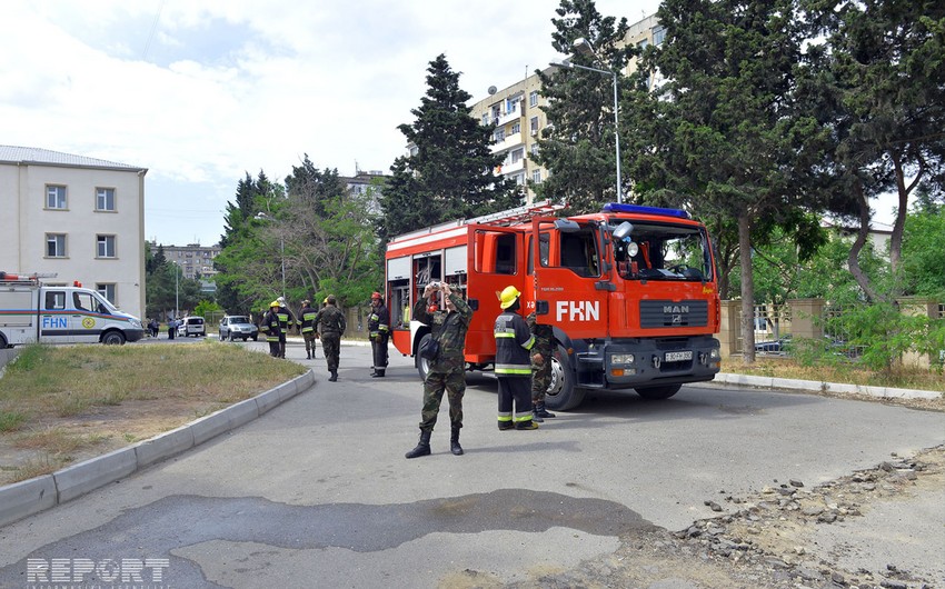 ​МЧС распространило официальную информацию в связи с пожаром в бакинской средней школе