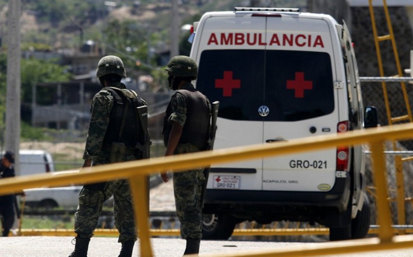 Meksikada mikroavtobusun uçuruma düşməsi nəticəsində 7 nəfər ölüb, 6 nəfər yaralanıb
