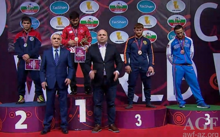Azərbaycan güləşçiləri Avropa çempionatında daha 2 medal qazanıblar