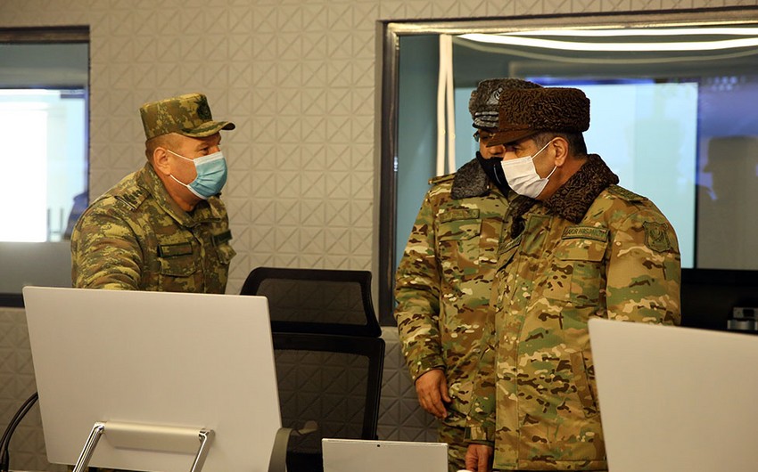 Azerbaijani defense minister visits Air Force Combined Command Post