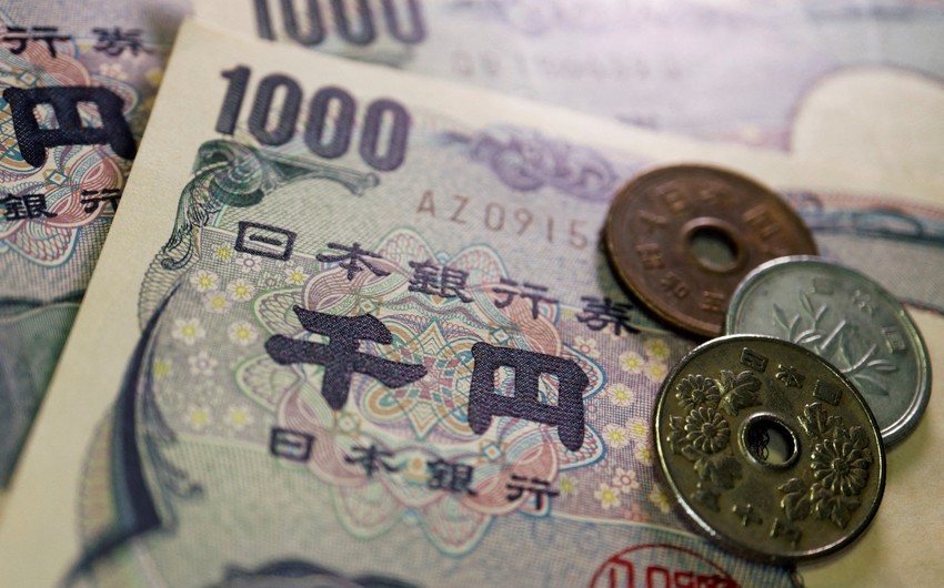 Курс японской валюты упал до 34-летнего минимума