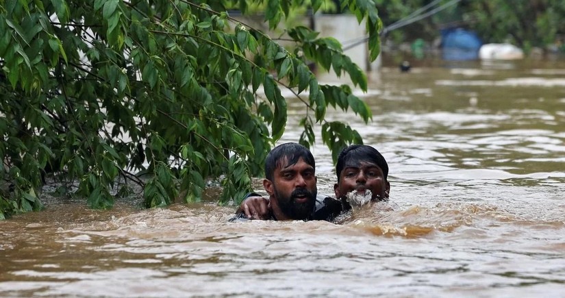 Число жертв наводнений в Индии увеличилось до 24