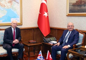 Yaşar Gülər britaniyalı həmkarı ilə Suriyadakı son durumu müzakirə edib