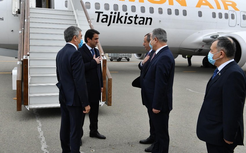 Speaker of Tajik Parliament arrives in Azerbaijan
