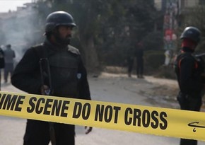 Motorcycle bomb kills 2 people and wounds 10 in Pakistan