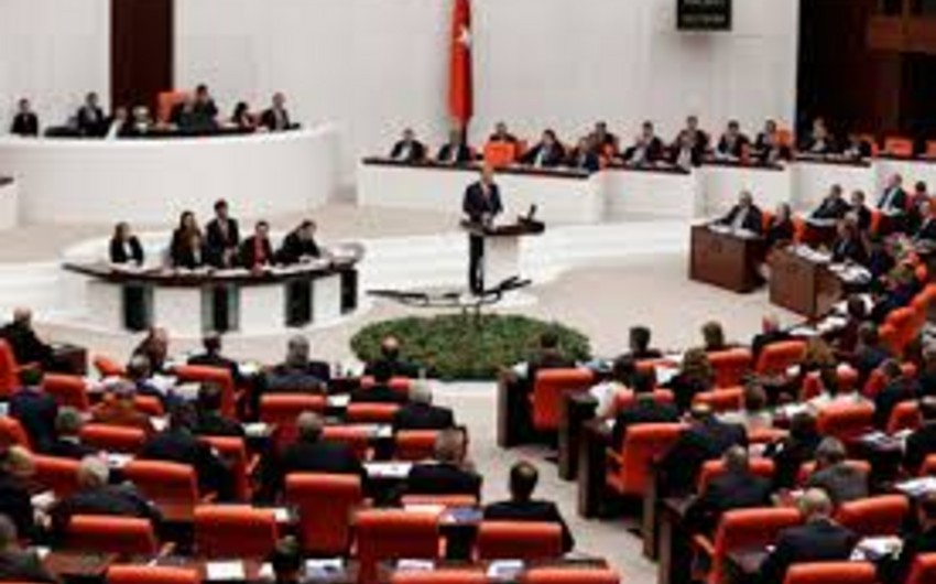 СМИ: Минюст Турции призвал лишить неприкосновенности восемь депутатов