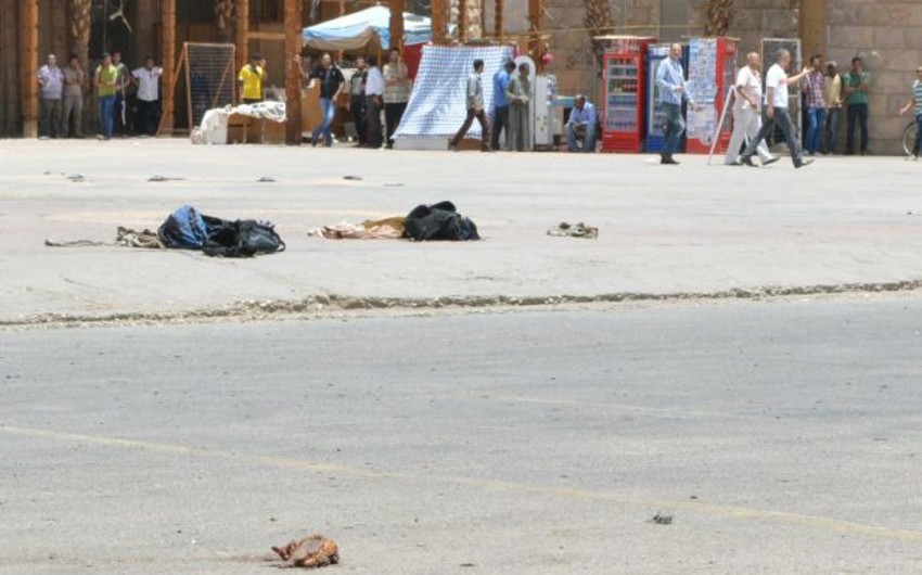 В результате теракта на севере Синая погибли двое и ранены восемь египтян