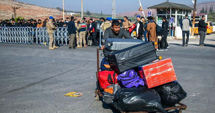 More Syrians return home from Türkiye after Assad's fall