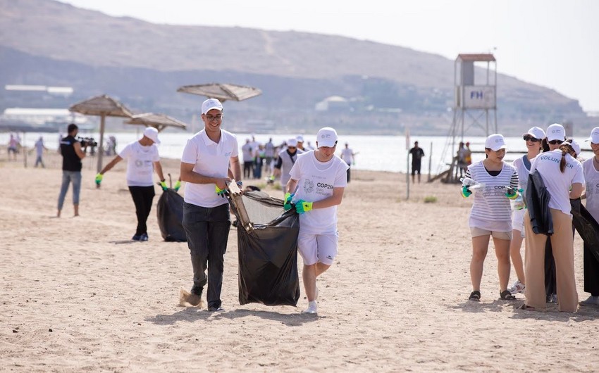 COP29 volunteers participate in coastal cleaning campaign