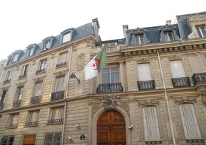 Алжир отозвал посла во Франции после заявлений Макрона