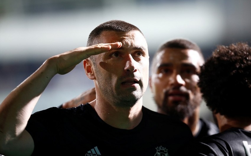 Military message from Burak Yilmaz: “We will die as one, resurrect as thousand”