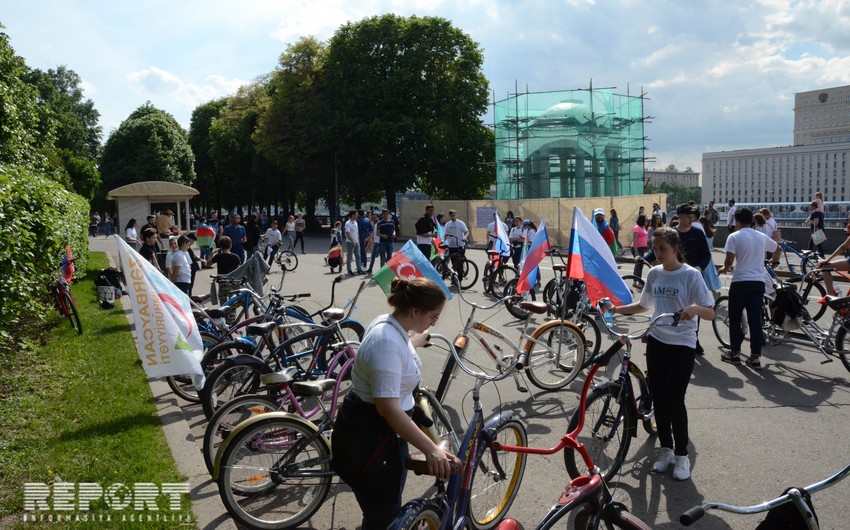 Moskvada Leyla Əliyevanın təşəbbüsü ilə açıq havada 28 May Respublika günü qeyd edilib