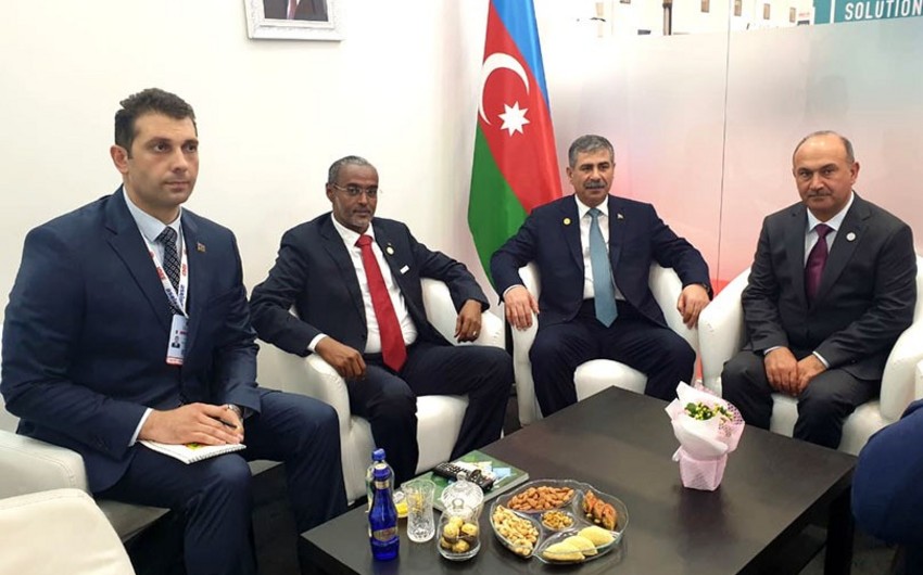 Закир Гасанов встретился с министром обороны Джибути