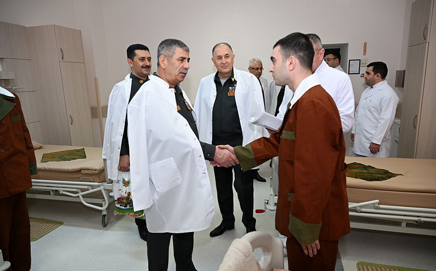 Leadership of Azerbaijan Defense Ministry visits servicemen being treated in Main Clinical Hospital