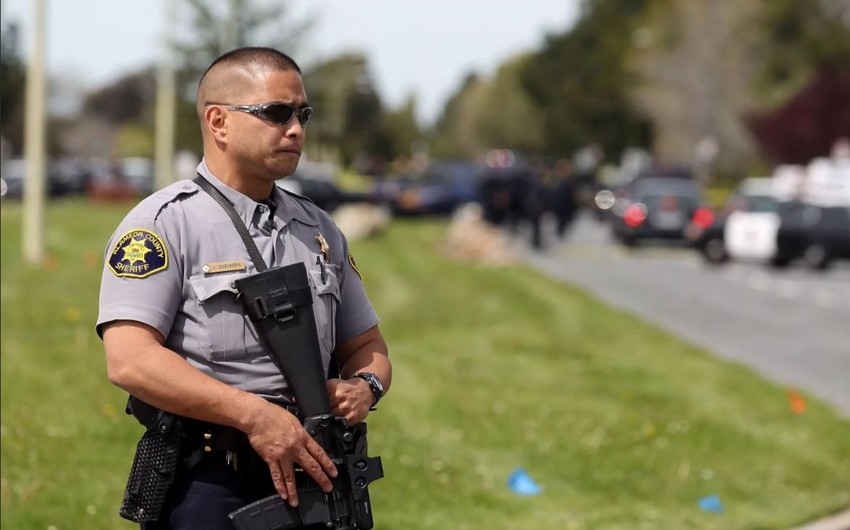 Kaliforniyada polisə hücum zamanı şerifin iki müavini yaralandı