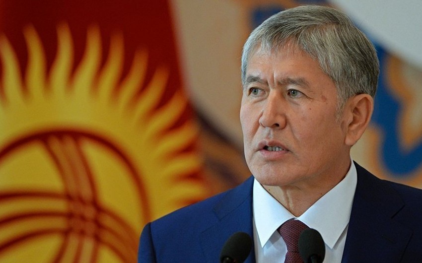 Экс-президент Кыргызстана сложил с себя полномочия лидера партии