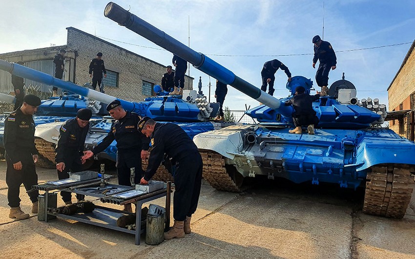 “Tank biatlonu”nda iştirak edən Azərbaycan tankçıları döyüş maşınlarının texniki vəziyyətini yoxlayıb