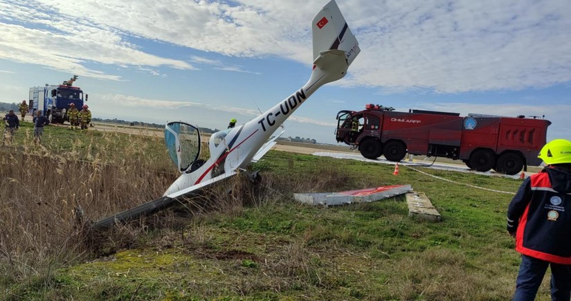 Türkiyədə təlim təyyarəsi qəzaya uğrayıb, pilot yaralanıb