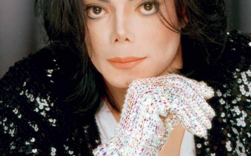 Michael Jackson's rhinestone glove auctions for $65,000