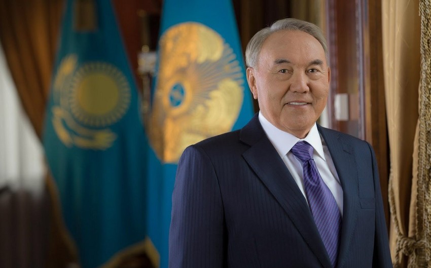 Назарбаев призвал казахстанских чиновников носить отечественные костюмы