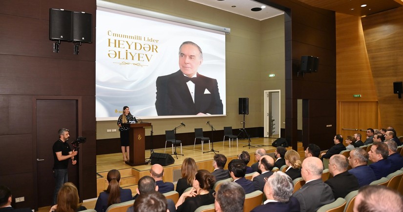 В SOCAR проведено мероприятие по случаю 101-й годовщины со дня рождения Гейдара Алиева