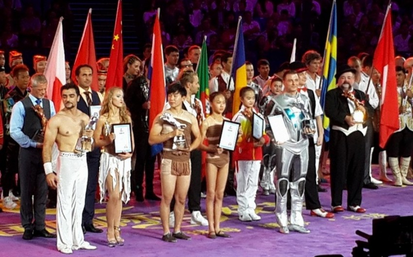 Воздушные гимнасты из Азербайджана завоевали серебро на Международном фестивале циркового искусства