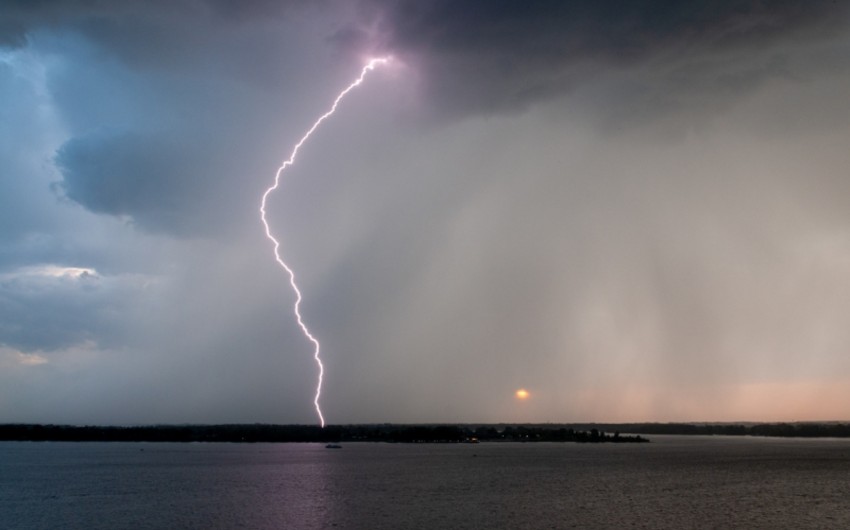 Tourist survives lightning strike in Batumi