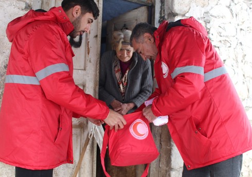 Сотрудники Общества Красного Полумесяца навестили армянских жителей в Карабахе