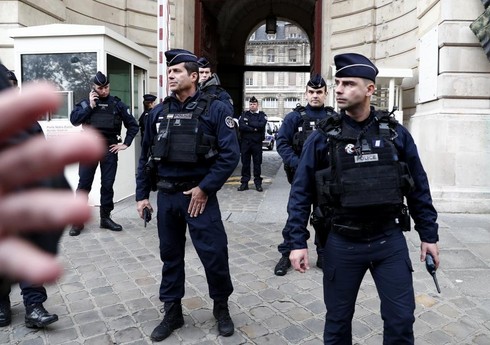 На востоке Франции у здания суда началась стрельба