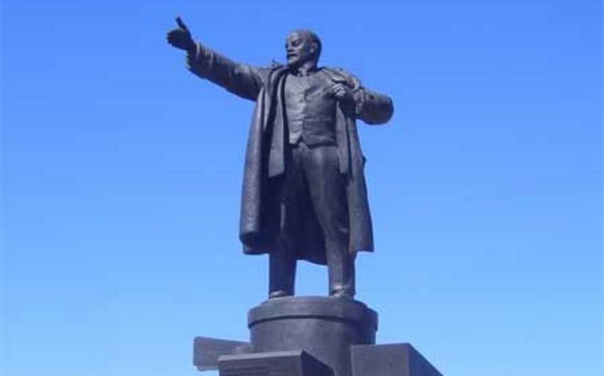 Ukraynada Leninin hələ 1200 heykəli qalır