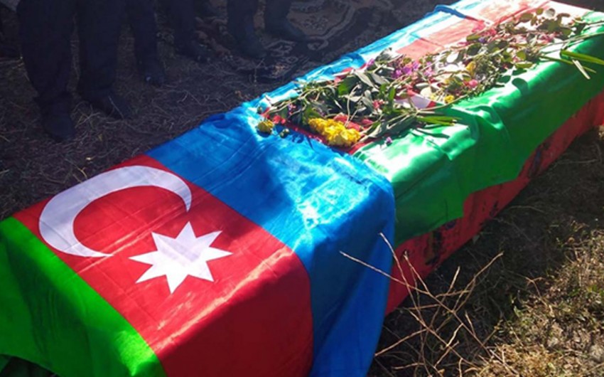 Azerbaijani serviceman injured in road accident in Shusha dies