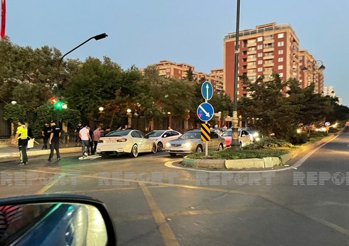 В Баку столкнулись три автомобиля, есть пострадавший
