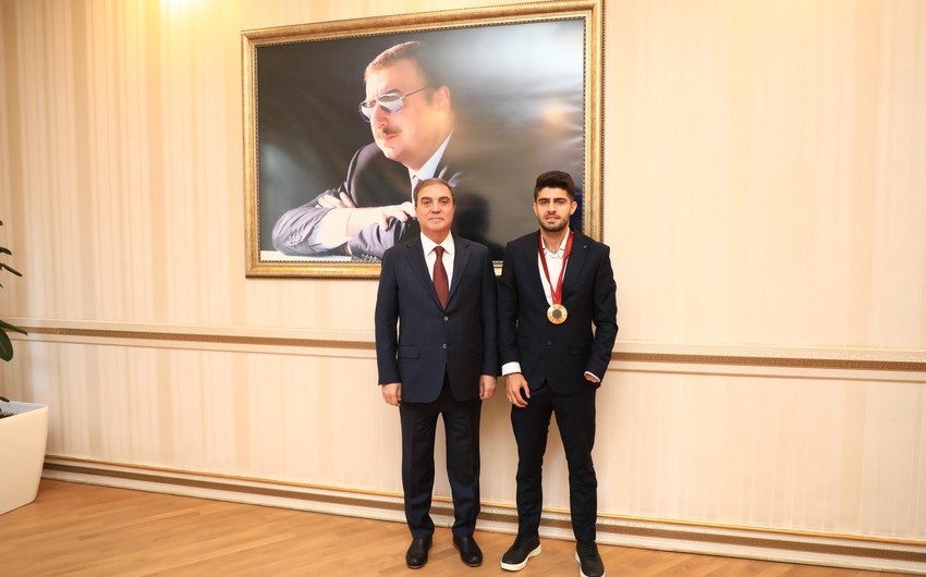 Gəncə Şəhər İcra Hakimiyyətinin başçısı Paris-2024-də qızıl medal qazanan idmançı ilə görüşüb