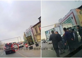 В Баку произошла цепная авария, столкнулись три автомобиля