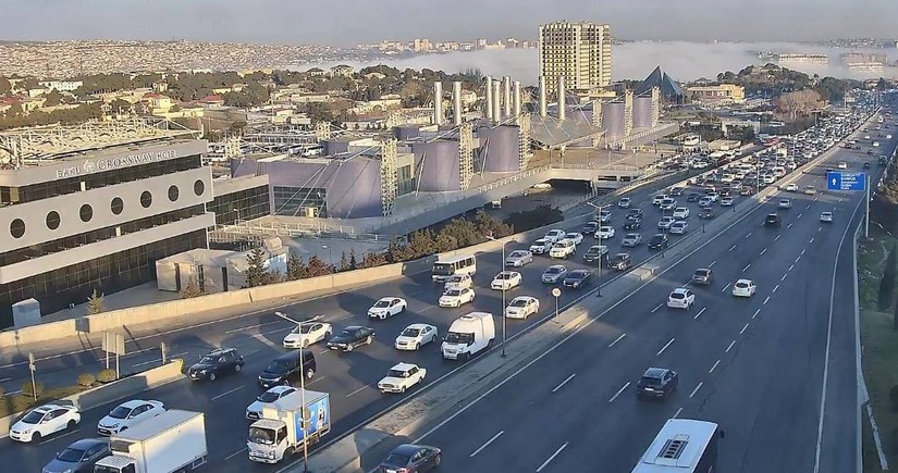 Bakının bir sıra yollarında tıxac yaranıb