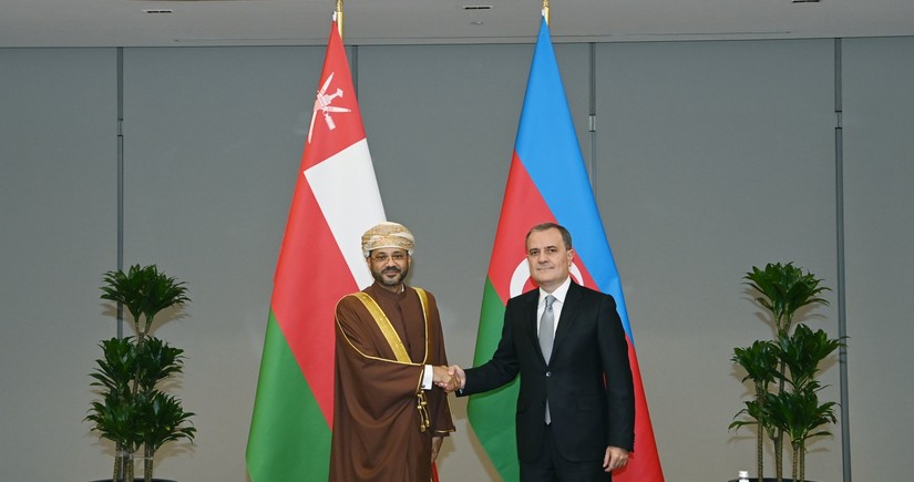 Foreign ministers of Azerbaijan, Oman discuss issues of co-op
