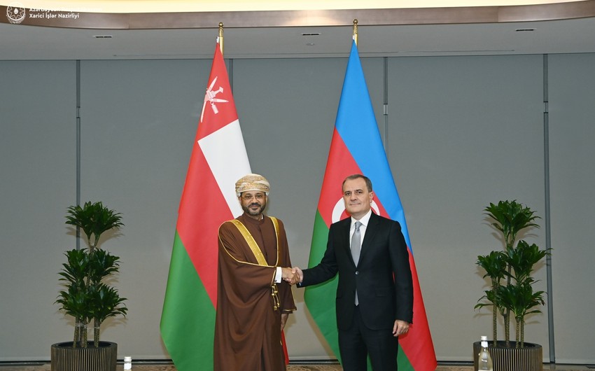Азербайджан и Оман обсудили развитие сотрудничества в сфере ВИЭ