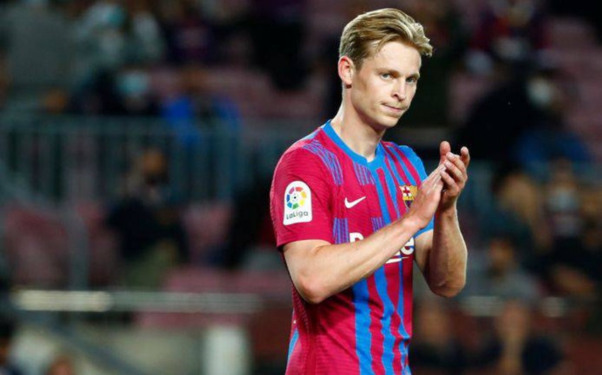 Manchester United agree with Barcelona for Dutch midfielder